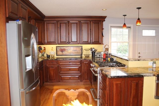 178 Oak Hollow, Springfield, MA 01128