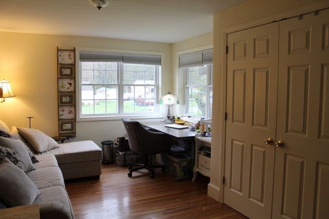 178 Oak Hollow, Springfield, MA 01128