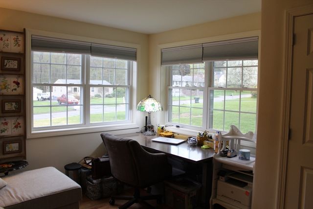 178 Oak Hollow, Springfield, MA 01128