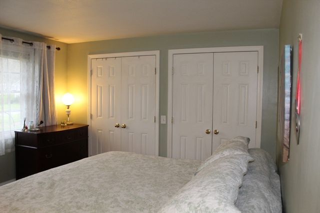 178 Oak Hollow, Springfield, MA 01128