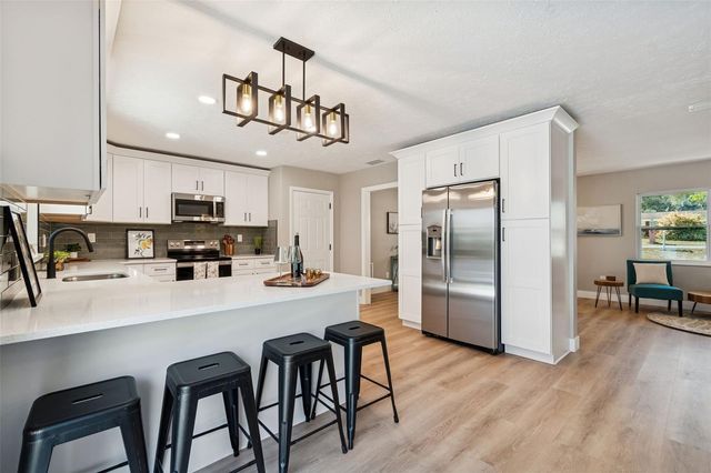 12105 N 53RD STREET, Temple Terrace, FL 33617