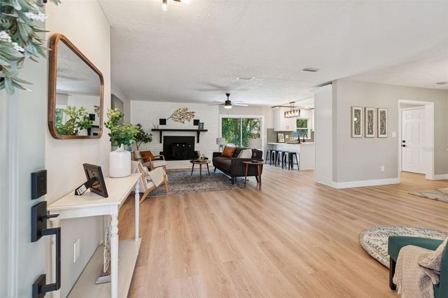 12105 N 53RD STREET, Temple Terrace, FL 33617