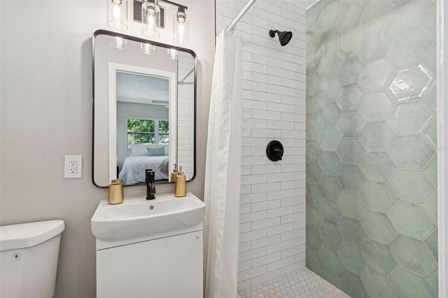 12105 N 53RD STREET, Temple Terrace, FL 33617