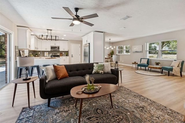 12105 N 53RD STREET, Temple Terrace, FL 33617