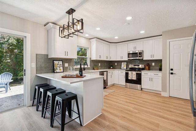 12105 N 53RD STREET, Temple Terrace, FL 33617