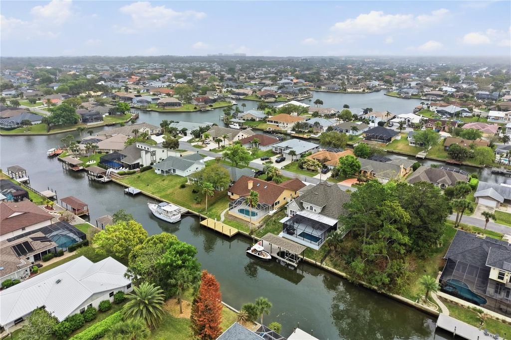 Image 3 of property listing at 15 CEDARFIELD COURT, Palm Coast, FL 32137