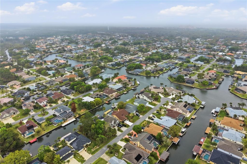 Image 54 of property listing at 15 CEDARFIELD COURT, Palm Coast, FL 32137