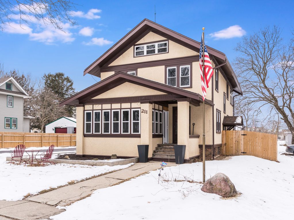 211 S Pecatonica Street, Winnebago, IL 61088