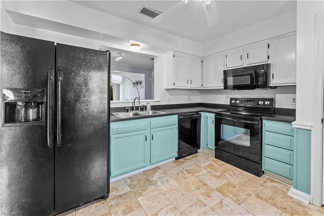 3909 Wyckoff DR, Virginia Beach, VA 23452