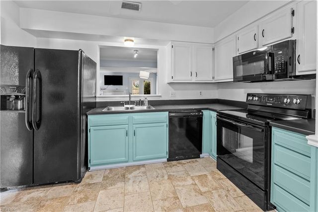 3909 Wyckoff DR, Virginia Beach, VA 23452