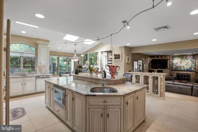 21 TEAK CT, Cherry Hill, NJ 08003