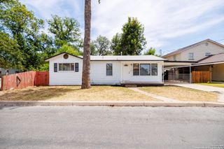 609 15th, Hondo, TX 78861