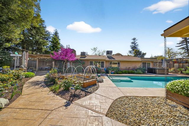 4872 N Arcade Avenue, Fresno, CA 93704
