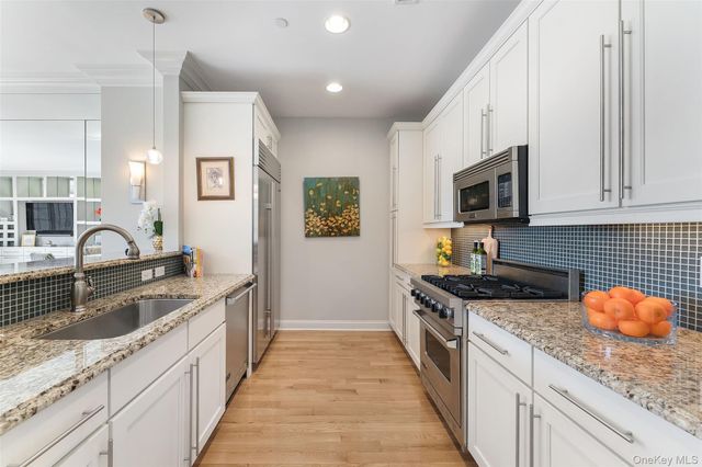 1 Christie Place 406W, Scarsdale, NY 10583