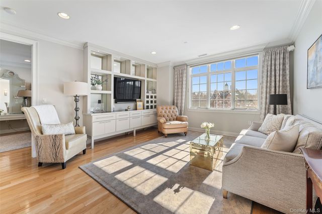 1 Christie Place 406W, Scarsdale, NY 10583