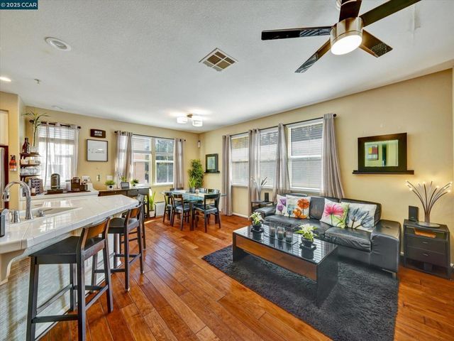 750 Summer Ln, Richmond, CA 94806