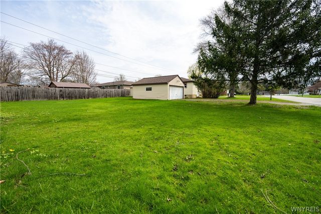 1 Ridgewood Drive, Orchard Park, NY 14127
