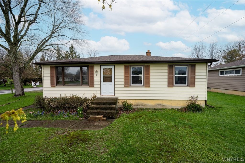 1 Ridgewood Drive, Orchard Park, NY 14127