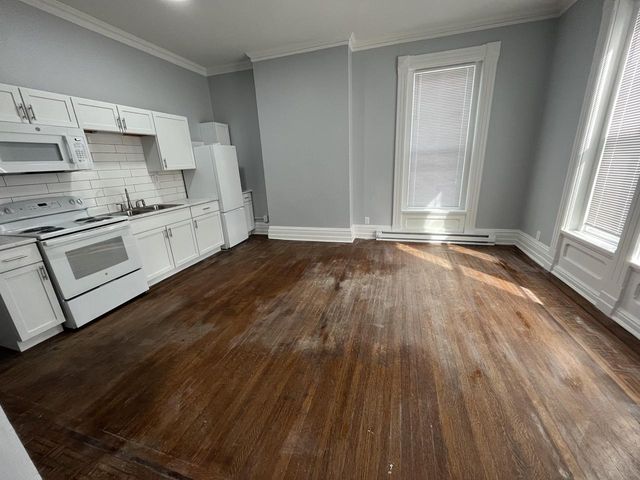 920 Main STREET, Racine, WI 53403