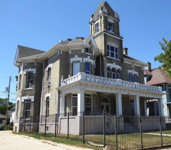 920 Main STREET, Racine, WI 53403