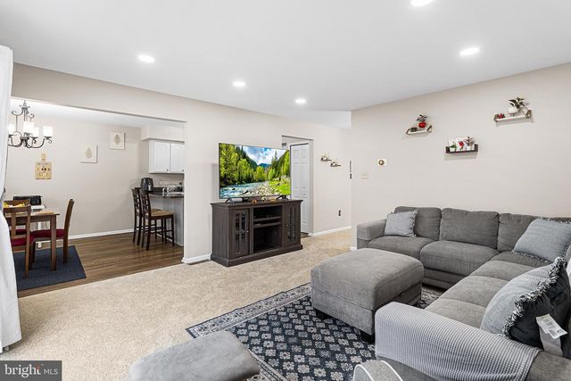 767 HUNTER DR, Pennsburg, PA 18073