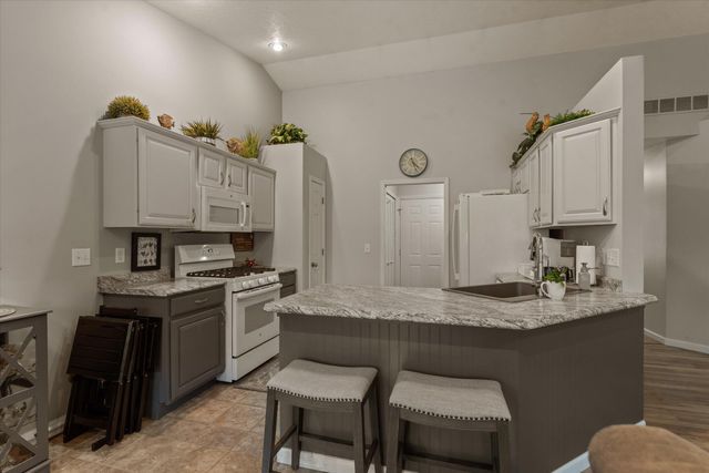 22710 Diamond Cove Street, Lagrange Twp, MI 49031