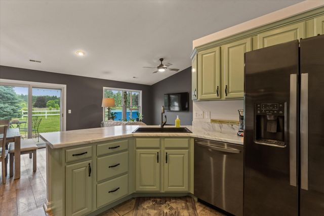 22710 Diamond Cove Street, Lagrange Twp, MI 49031