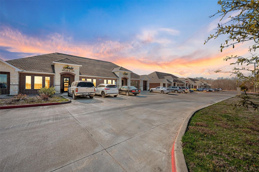 8112 Liberty Grove Road 400, Rowlett, TX 75089