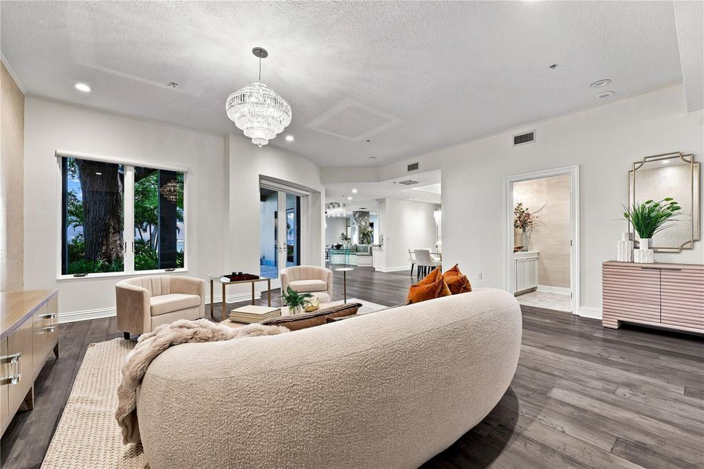 Image 12 of property listing at 3507 BAYSHORE BOULEVARD 102, Tampa, FL 33629