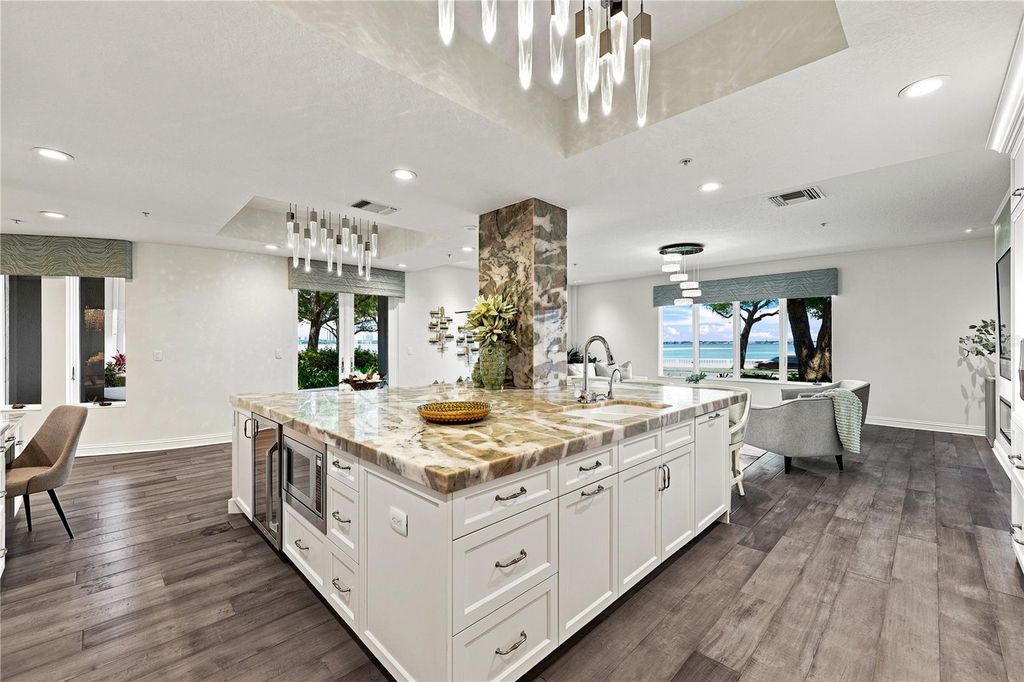 Image 15 of property listing at 3507 BAYSHORE BOULEVARD 102, Tampa, FL 33629