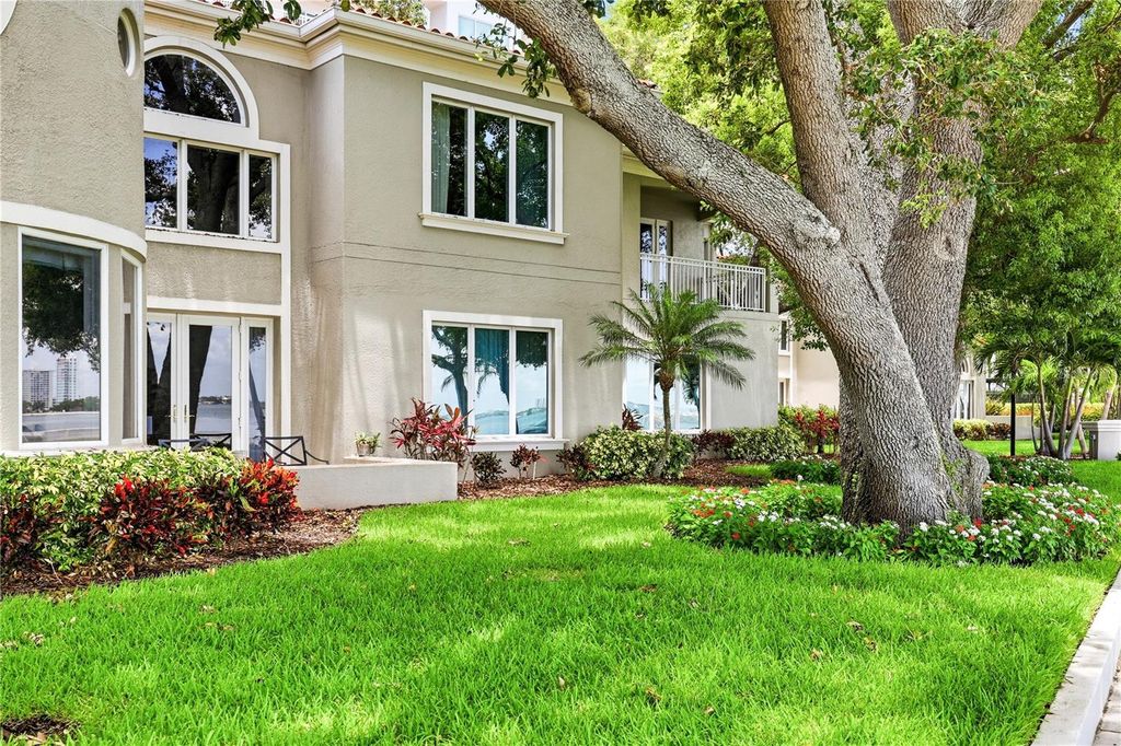 Image 3 of property listing at 3507 BAYSHORE BOULEVARD 102, Tampa, FL 33629