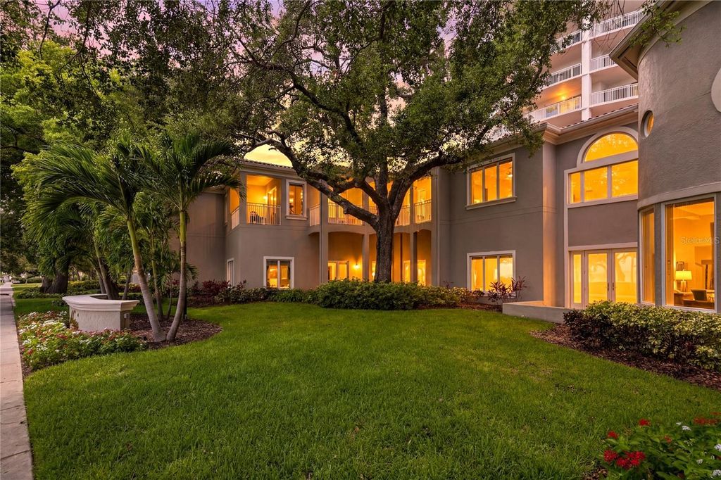 Image 4 of property listing at 3507 BAYSHORE BOULEVARD 102, Tampa, FL 33629