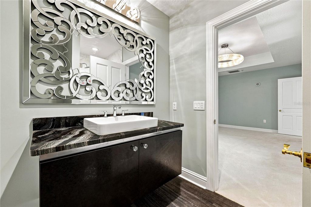 Image 31 of property listing at 3507 BAYSHORE BOULEVARD 102, Tampa, FL 33629