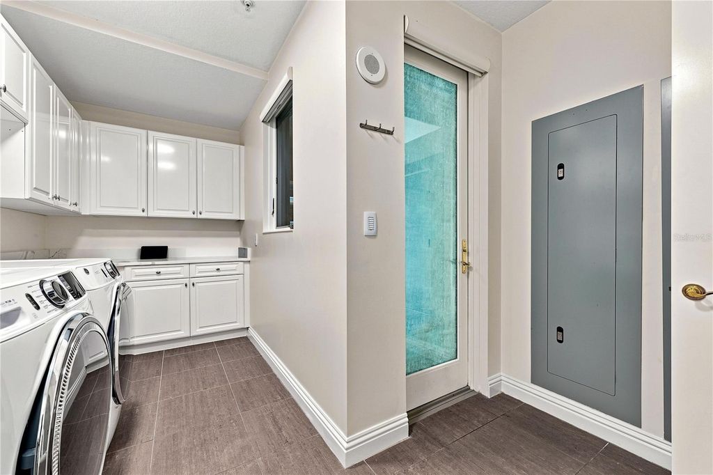 Image 34 of property listing at 3507 BAYSHORE BOULEVARD 102, Tampa, FL 33629