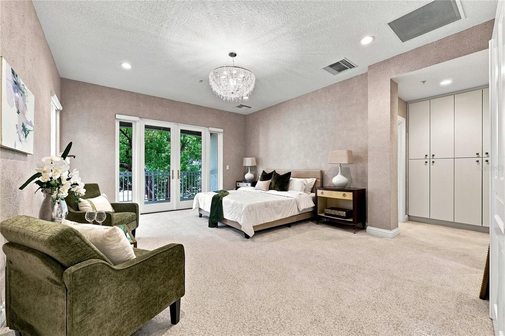 Image 37 of property listing at 3507 BAYSHORE BOULEVARD 102, Tampa, FL 33629