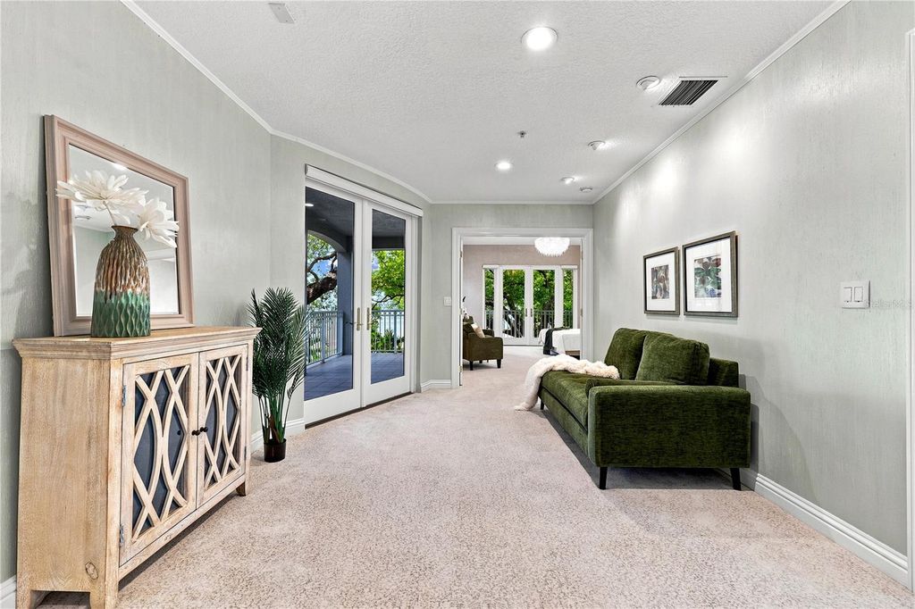 Image 38 of property listing at 3507 BAYSHORE BOULEVARD 102, Tampa, FL 33629