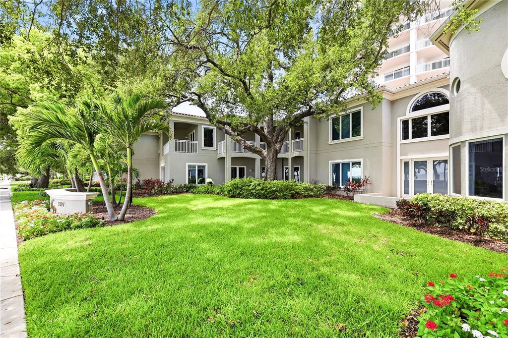 Image 5 of property listing at 3507 BAYSHORE BOULEVARD 102, Tampa, FL 33629