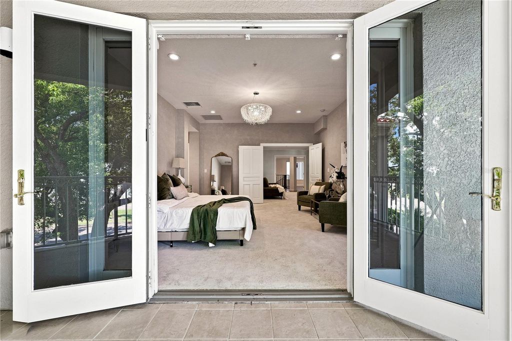 Image 41 of property listing at 3507 BAYSHORE BOULEVARD 102, Tampa, FL 33629