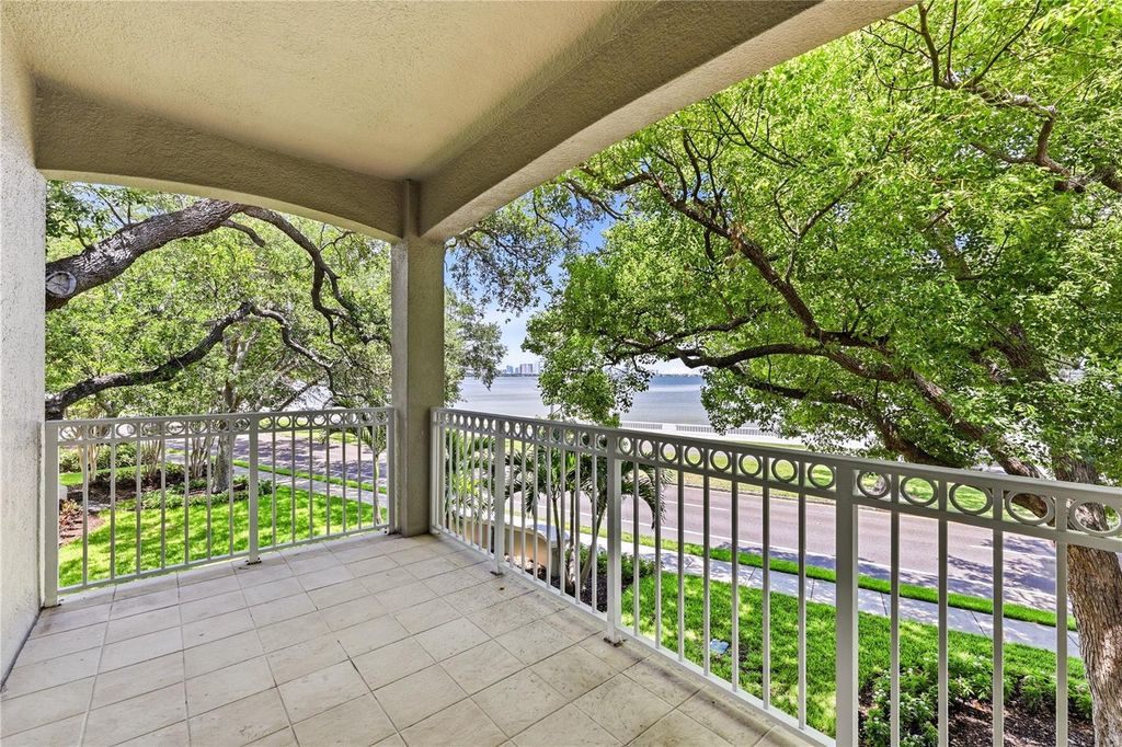 Image 46 of property listing at 3507 BAYSHORE BOULEVARD 102, Tampa, FL 33629