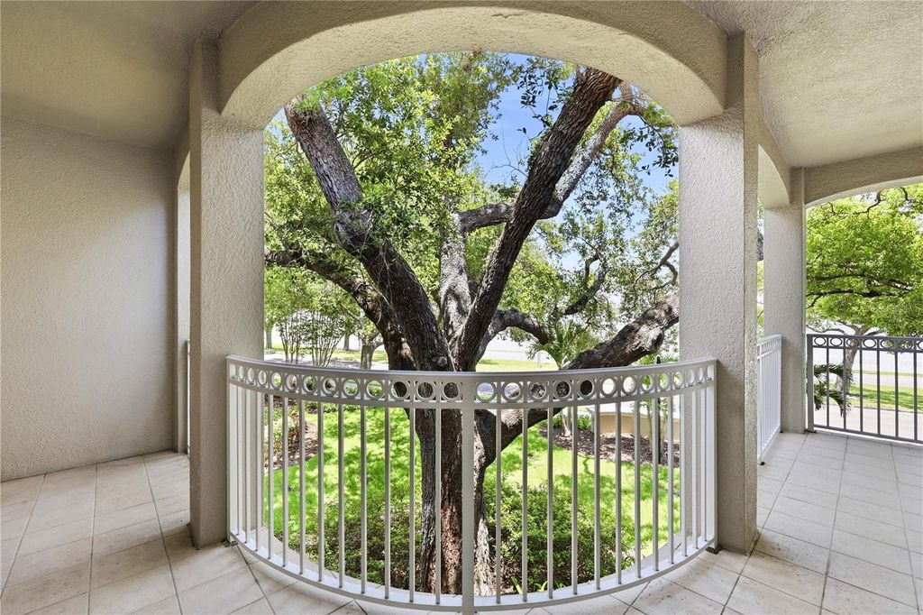 Image 47 of property listing at 3507 BAYSHORE BOULEVARD 102, Tampa, FL 33629