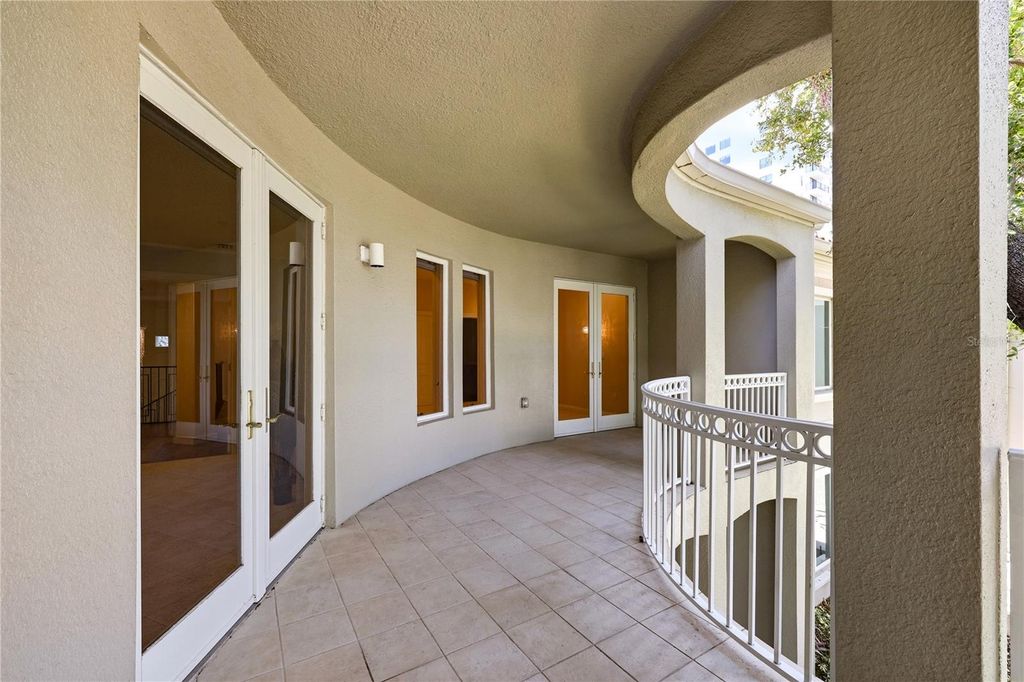 Image 48 of property listing at 3507 BAYSHORE BOULEVARD 102, Tampa, FL 33629