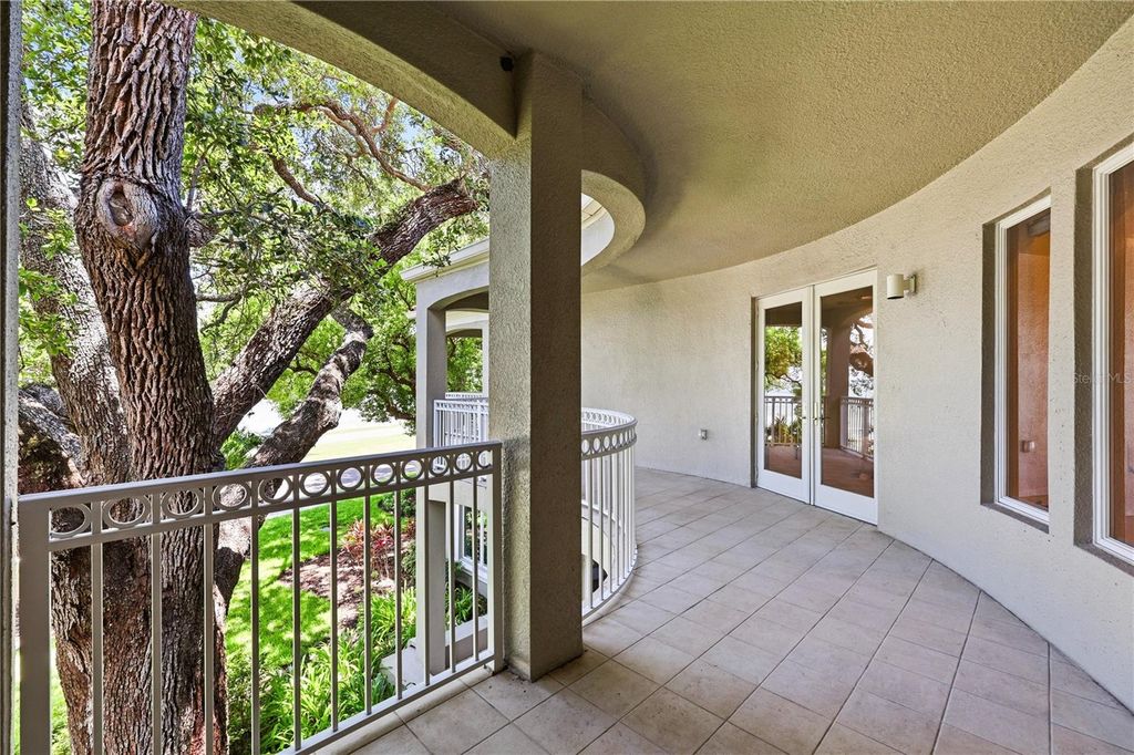 Image 49 of property listing at 3507 BAYSHORE BOULEVARD 102, Tampa, FL 33629