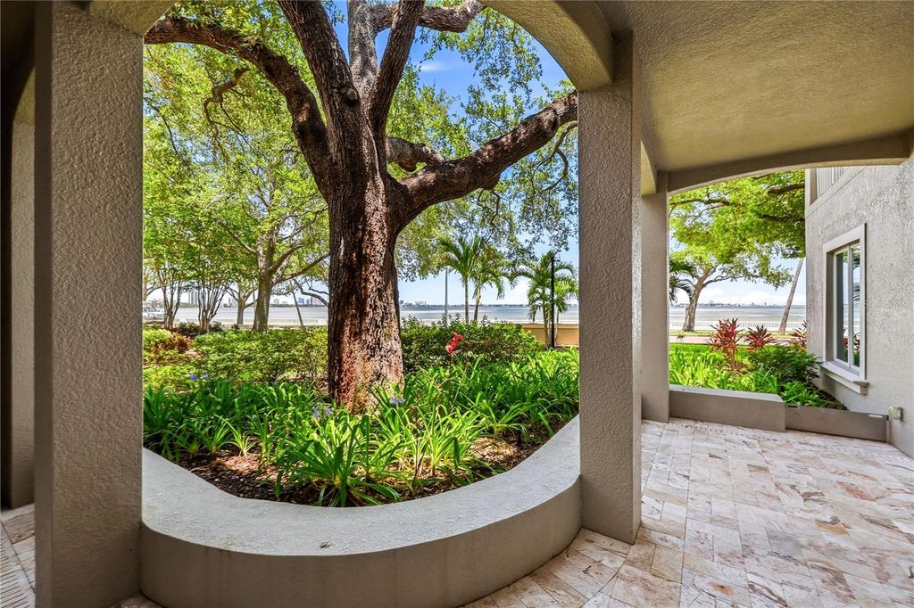 Image 6 of property listing at 3507 BAYSHORE BOULEVARD 102, Tampa, FL 33629