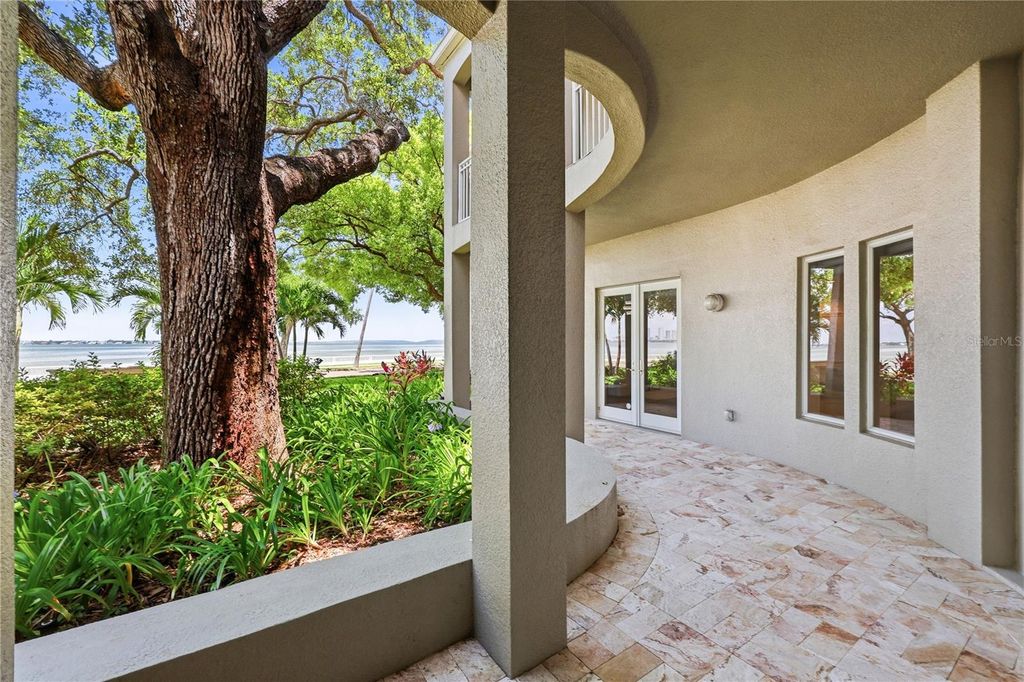 Image 7 of property listing at 3507 BAYSHORE BOULEVARD 102, Tampa, FL 33629