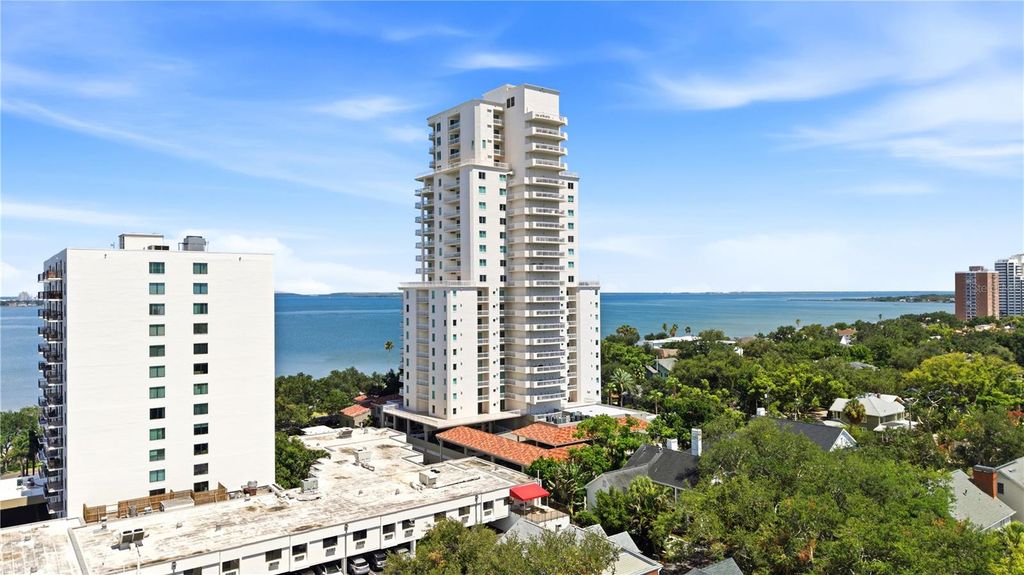 Image 64 of property listing at 3507 BAYSHORE BOULEVARD 102, Tampa, FL 33629