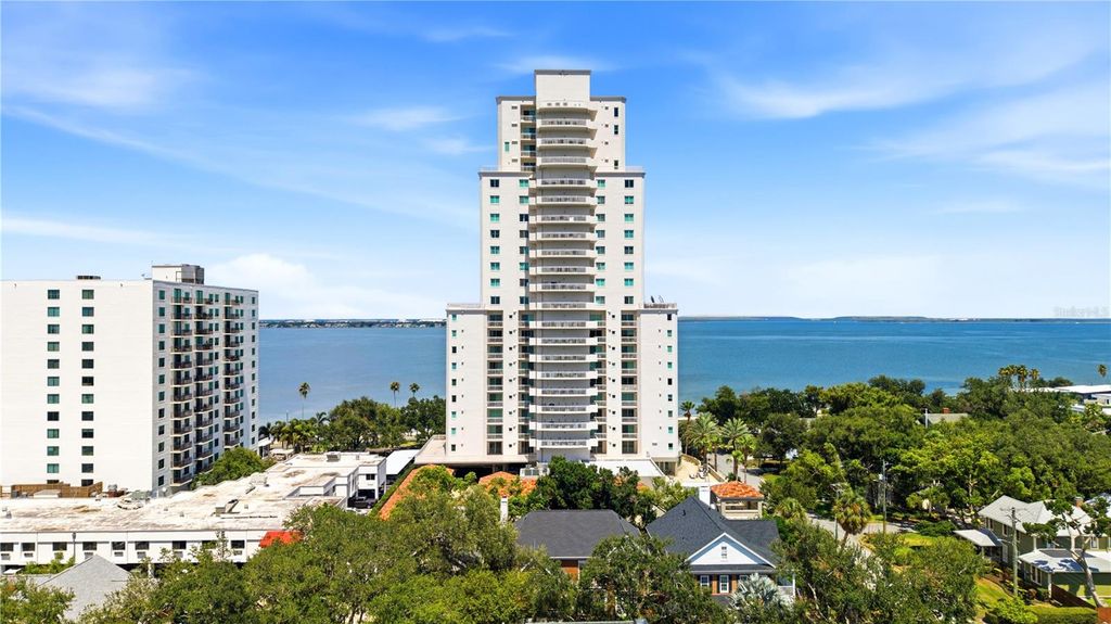 Image 65 of property listing at 3507 BAYSHORE BOULEVARD 102, Tampa, FL 33629