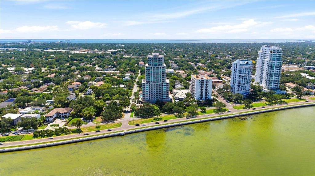 Image 70 of property listing at 3507 BAYSHORE BOULEVARD 102, Tampa, FL 33629