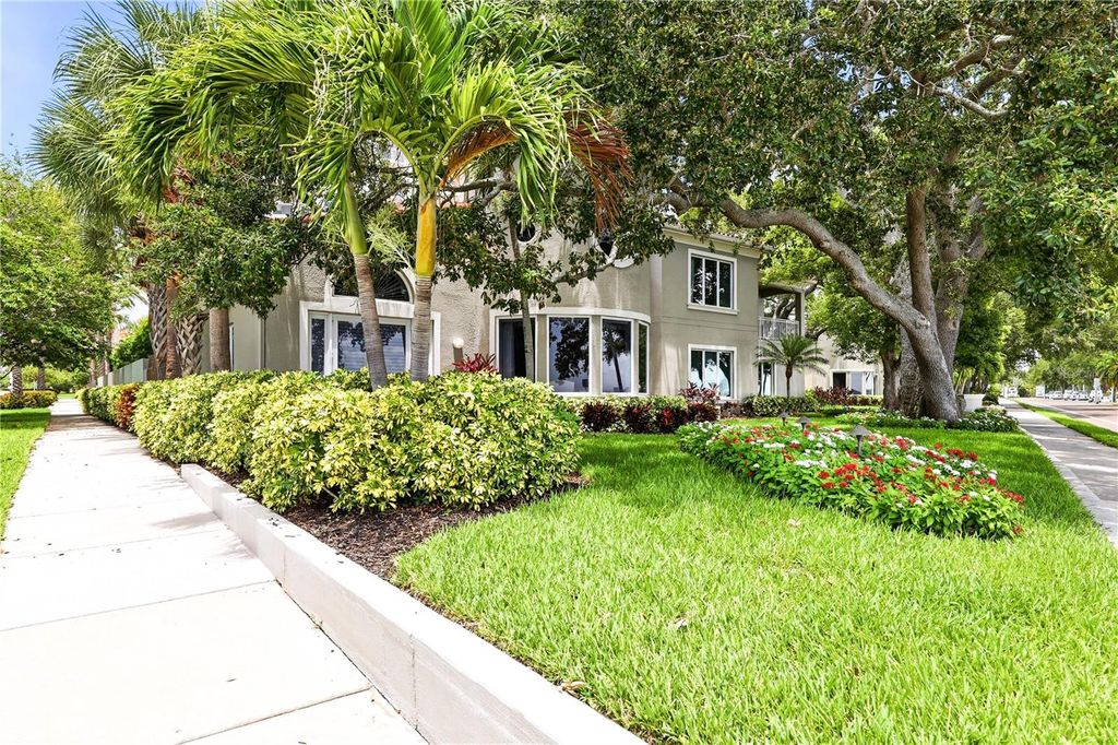 Image 73 of property listing at 3507 BAYSHORE BOULEVARD 102, Tampa, FL 33629