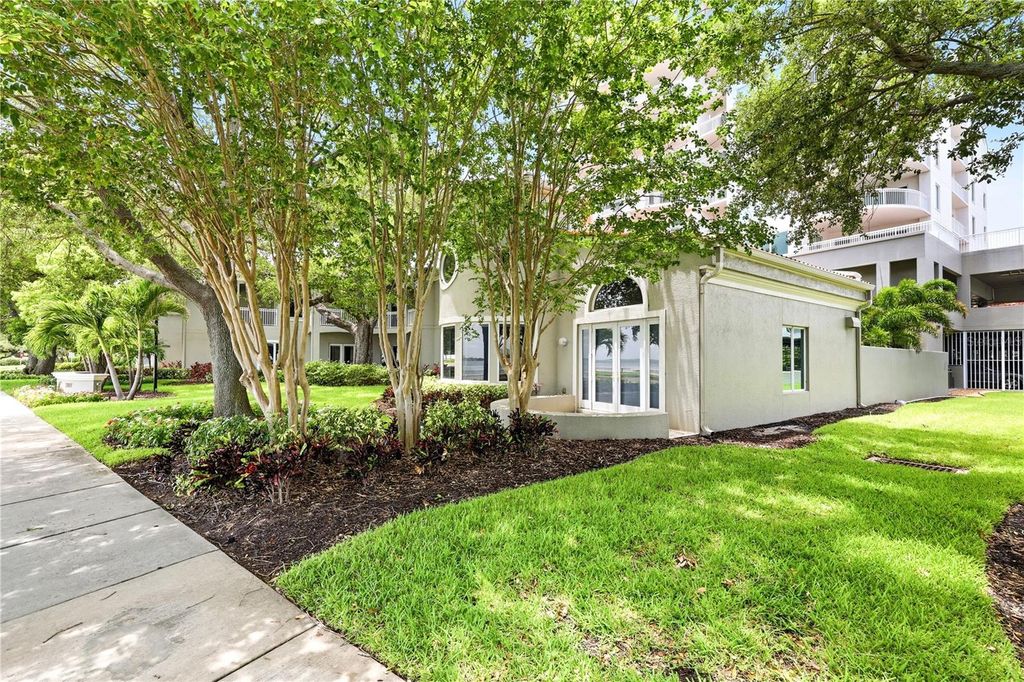 Image 74 of property listing at 3507 BAYSHORE BOULEVARD 102, Tampa, FL 33629