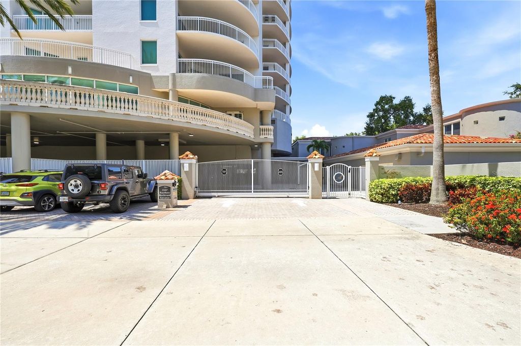 Image 75 of property listing at 3507 BAYSHORE BOULEVARD 102, Tampa, FL 33629